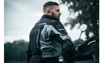 Jak jeździć motocyklem w deszczu, by było to bezpieczne?